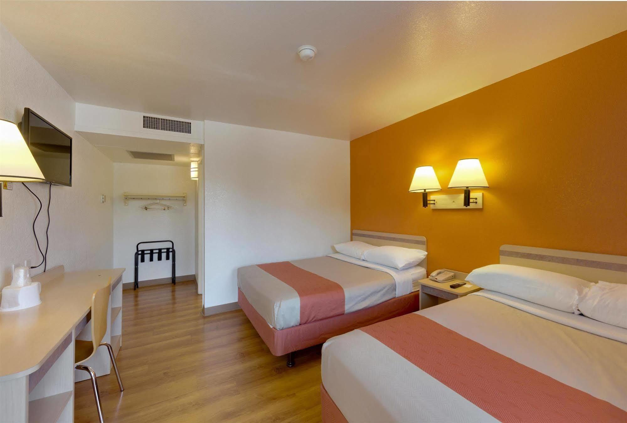 Motel 6 Weed - Mount Shasta Eksteriør bilde