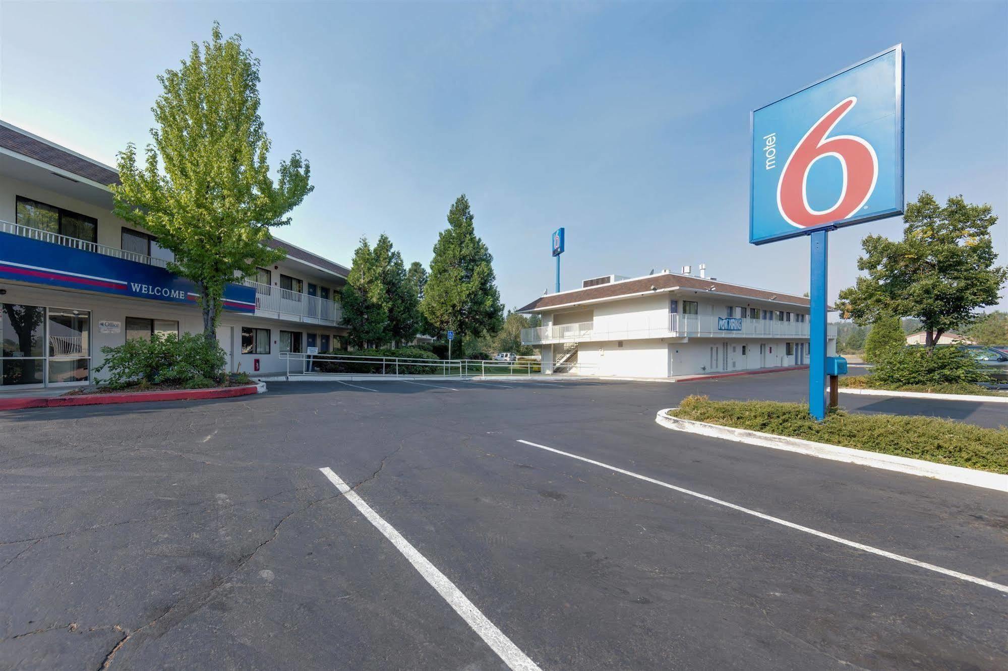 Motel 6 Weed - Mount Shasta Eksteriør bilde